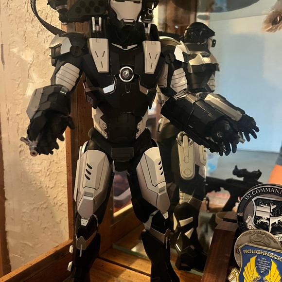 Hot Toys Iron Man 2 War Machine Special Edition - Picture 5 of 12